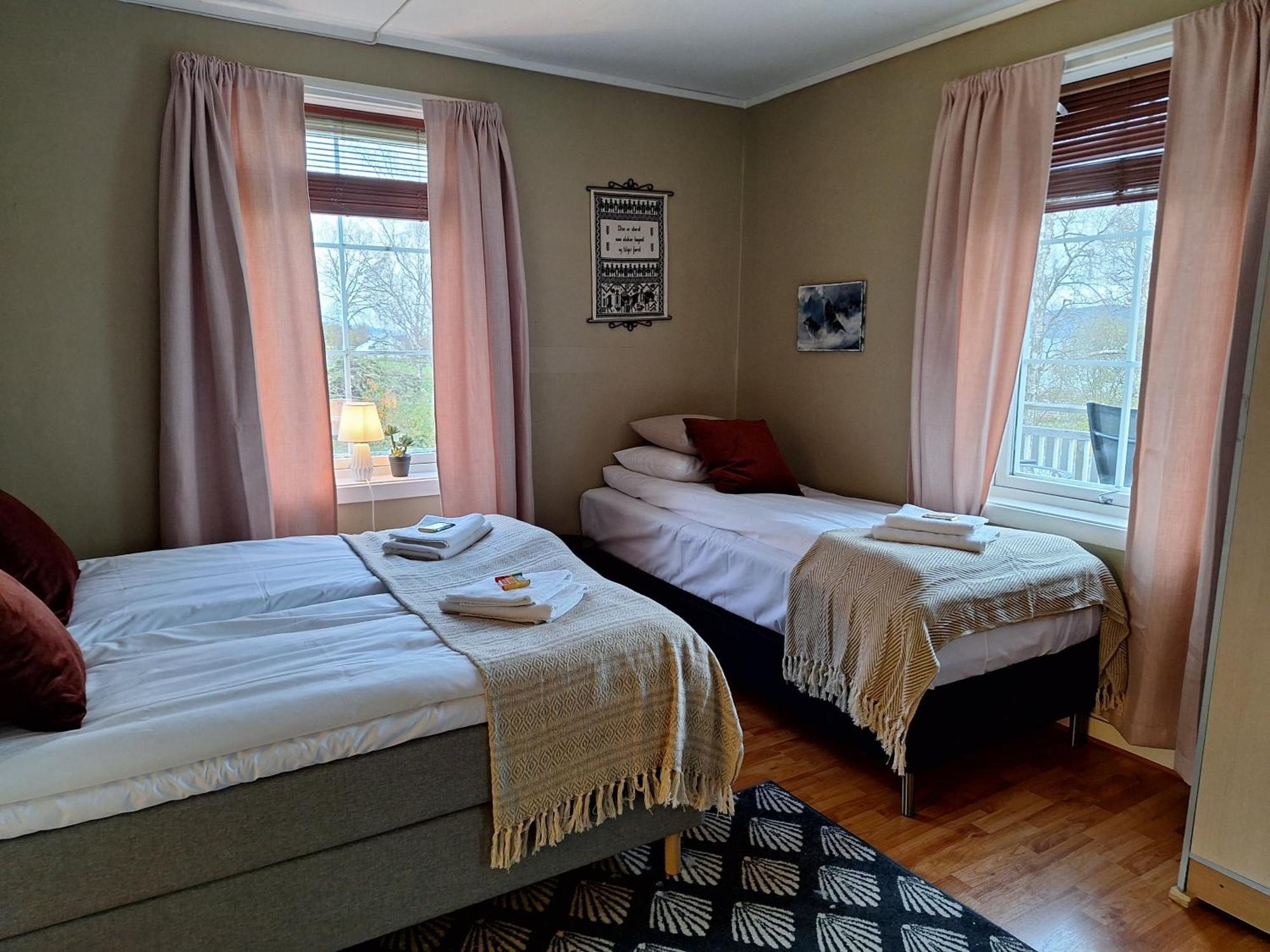 Privat Leilighet Pa Gard Med Badstue Og Nordlys Narvik Bagian luar foto